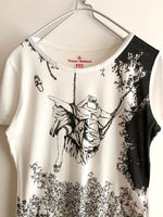 画像をギャラリービューアに読み込む, 【 Vivienne Westwood Red label 】Shoe flying Headless Girl  T-shirts
