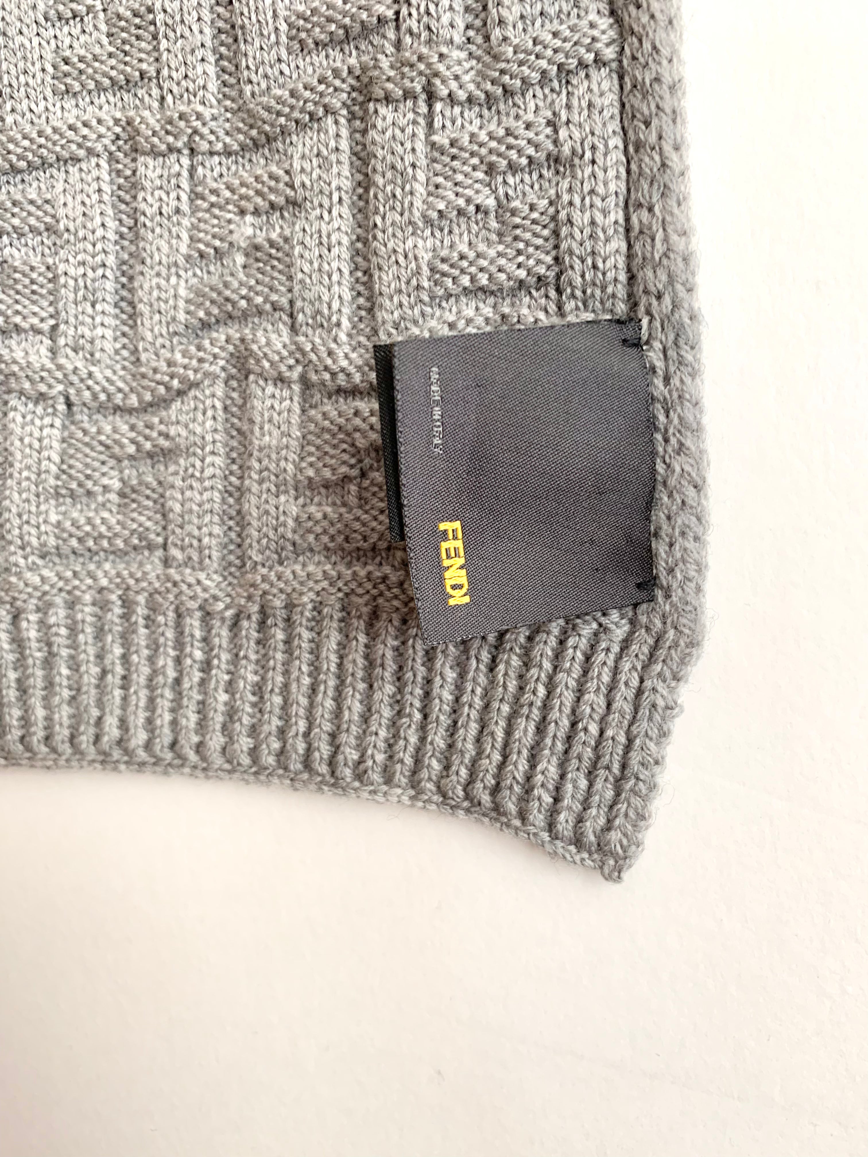 【 FENDI 】Gradation Muffler