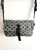 画像をギャラリービューアに読み込む, 【 90s STUSSY 】Monogram Shoulder Bag
