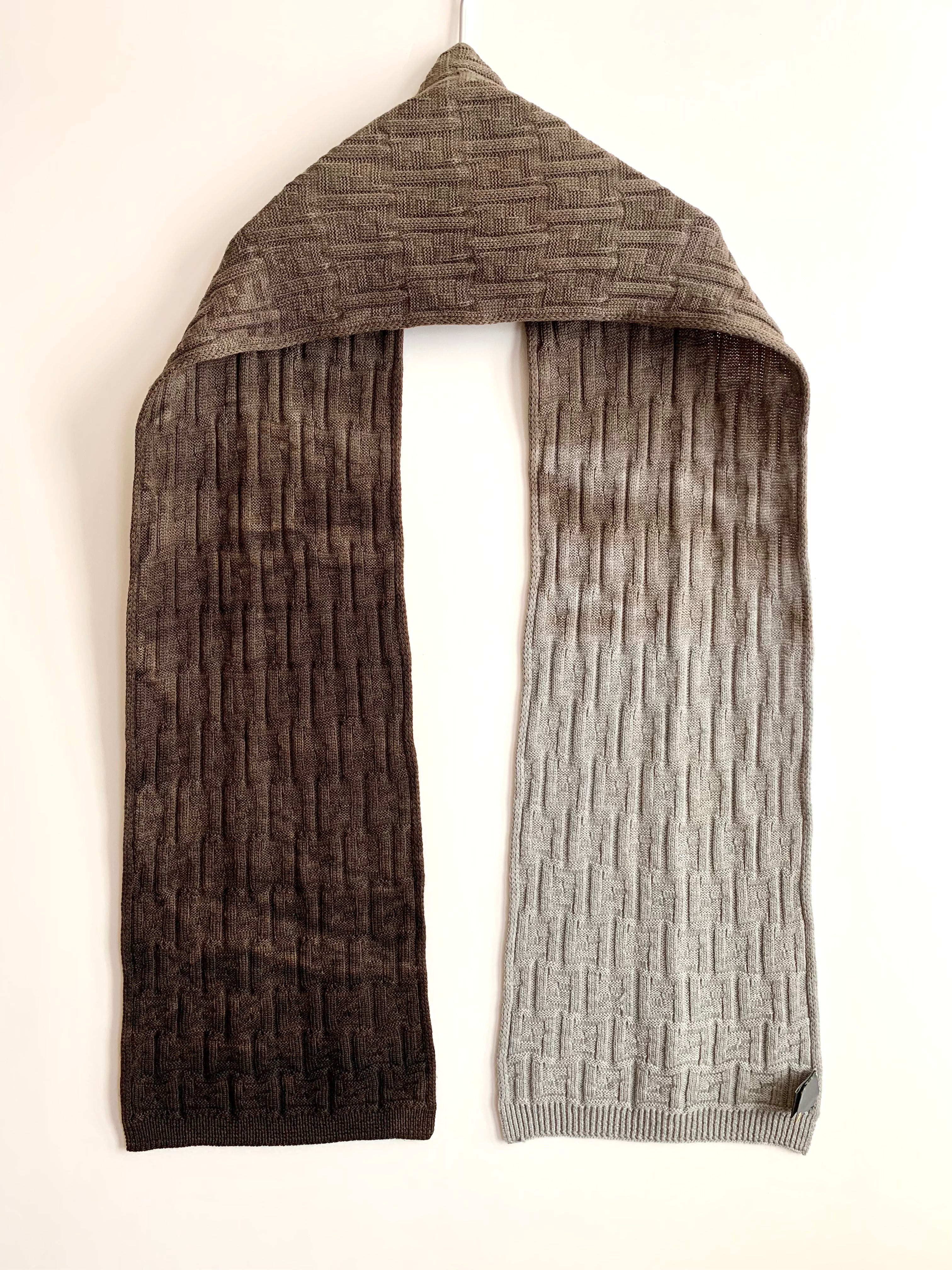 【 FENDI 】Gradation Muffler