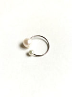 画像をギャラリービューアに読み込む, 【 HIROTAKA 】Pearl ear cuff
