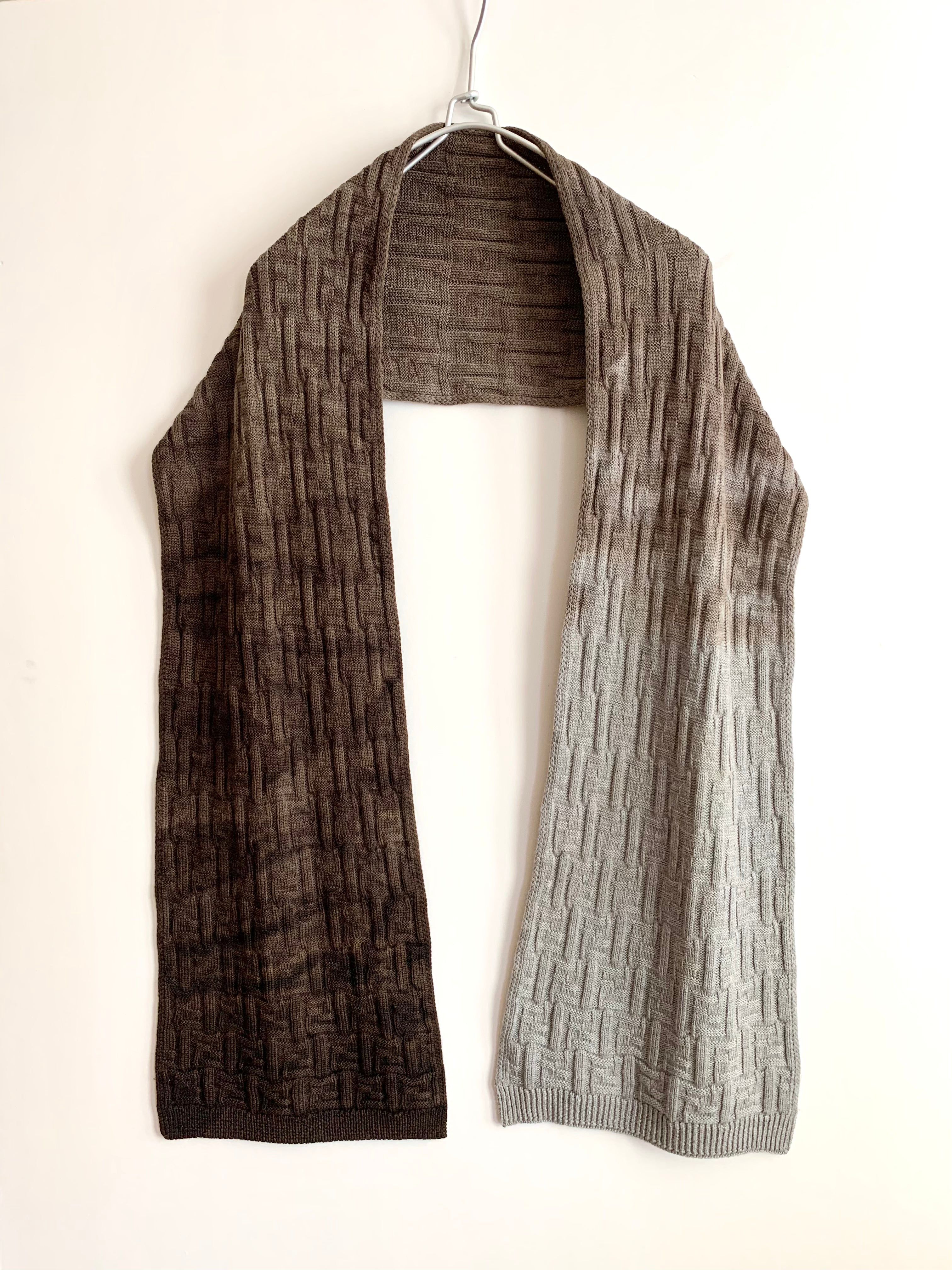 【 FENDI 】Gradation Muffler