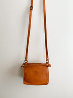 画像をギャラリービューアに読み込む, 【 IL BISONTE 】Small Shoulder Bag
