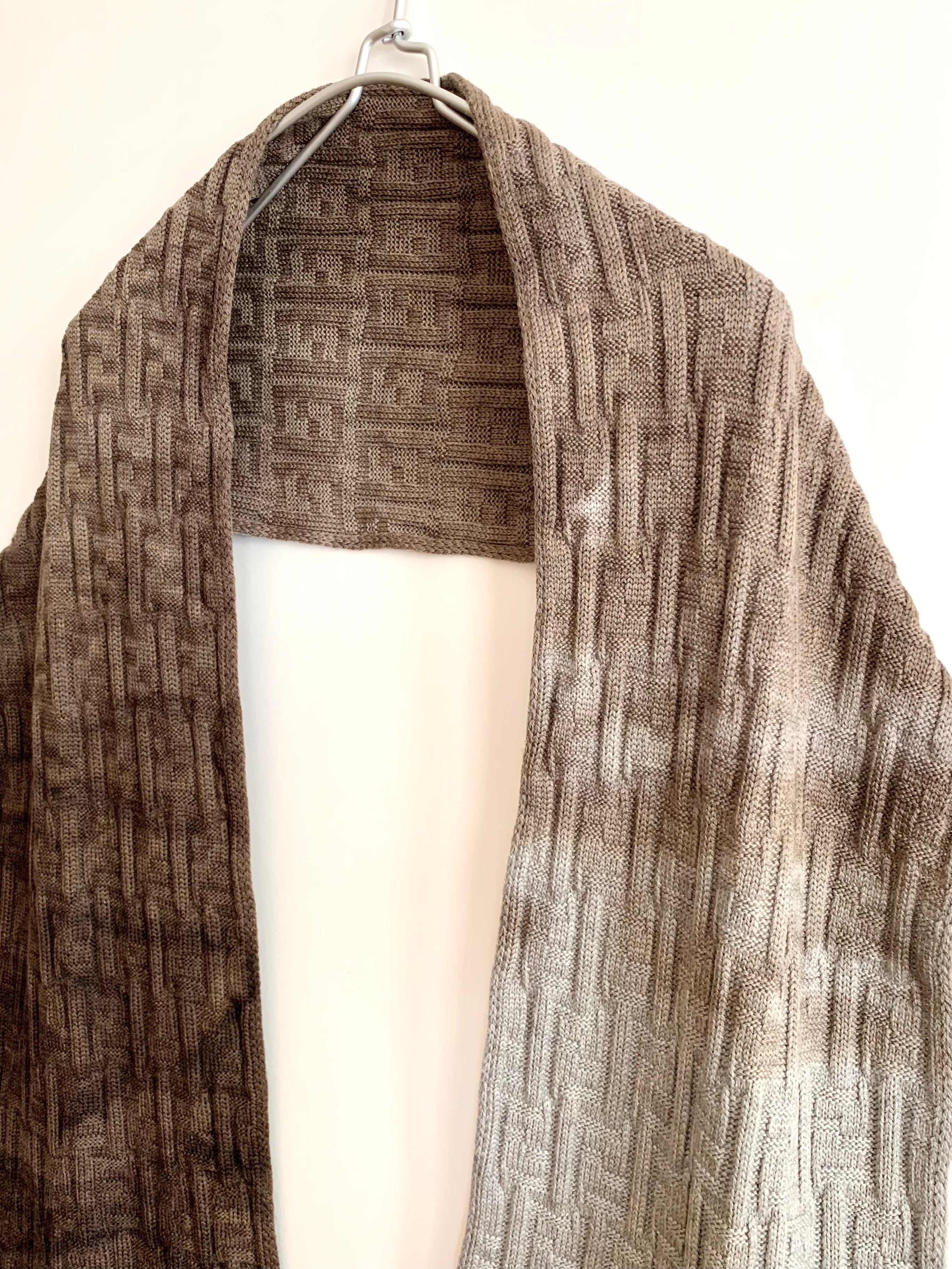 【 FENDI 】Gradation Muffler