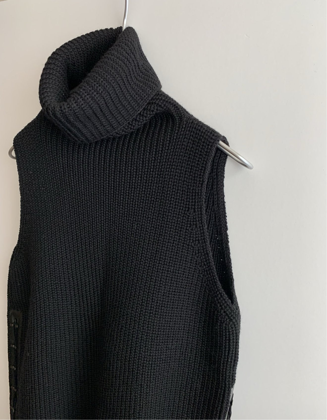 【 GUCCI 】LACE UP KNIT VEST