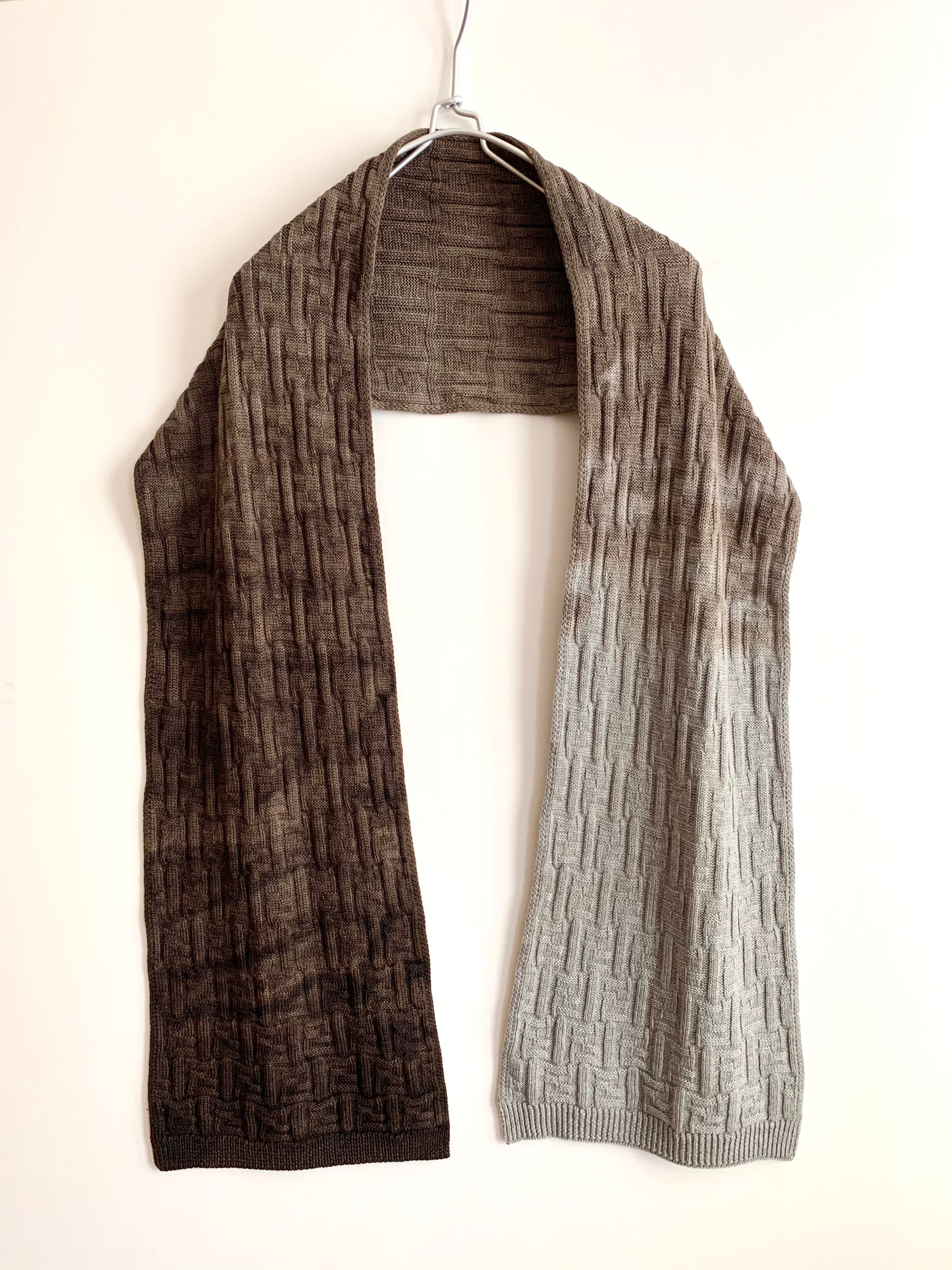 【 FENDI 】Gradation Muffler