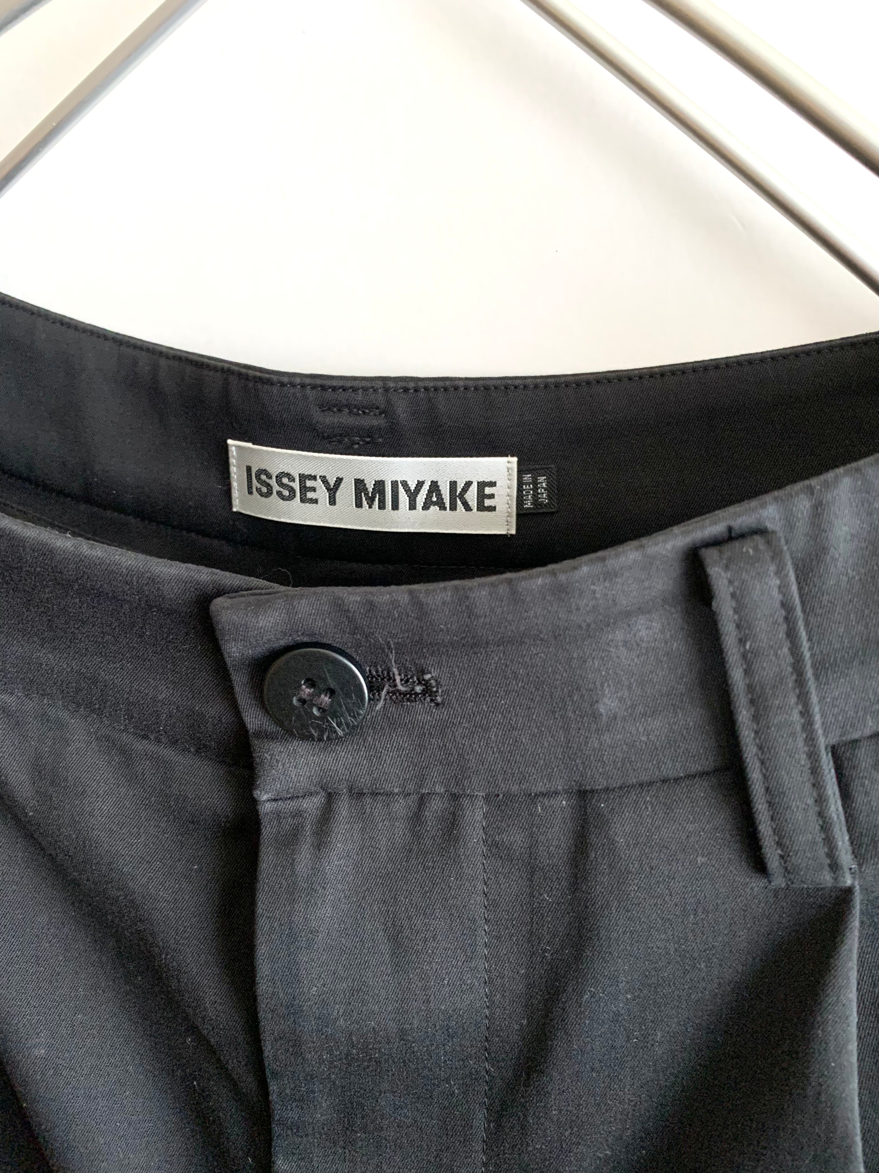 【 ISSEY MIYAKE 】 Wide Tac Pants