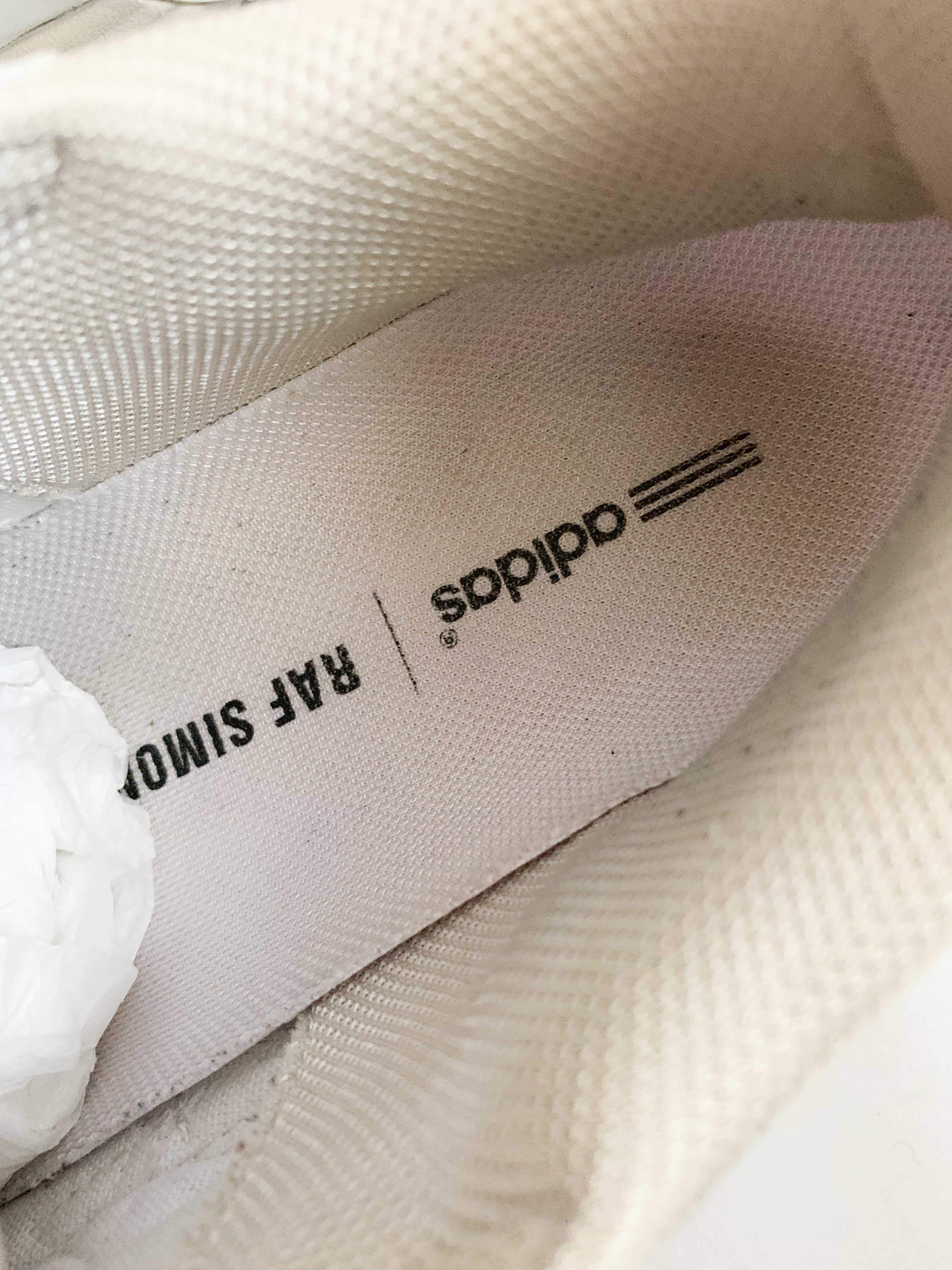 【 RAF SIMONS × ADIDAS 】Ozweego